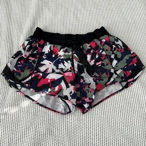 Lululemon hotty hot shorts sz 8